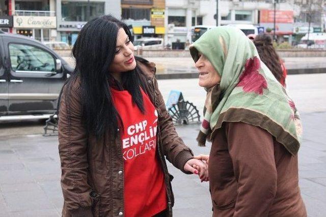 Yıldırım, Vatandaşlara Çay İkramında Bulundu