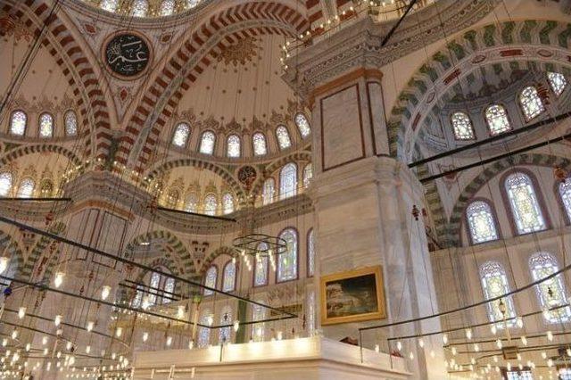 Cumhurbaşkanı Gül, Fatih Camii'ndeki Tarihi Tabloyu Restore Ettirdi