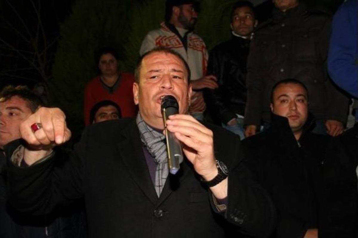 Başkan Kertiş Yakapınar'da &Ccedil;i&ccedil;eklerle Karşılandı