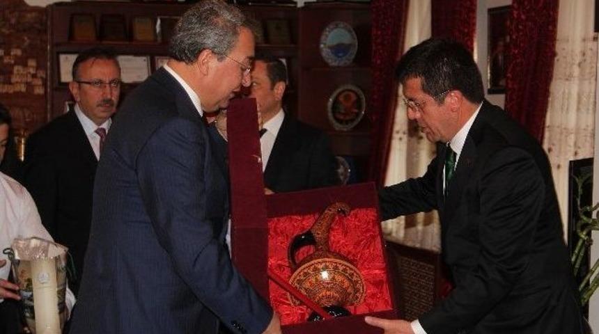 Ekonomi Bakanı Zeybek&ccedil;i'den Nevşehir Belediyesi'ne Ziyaret