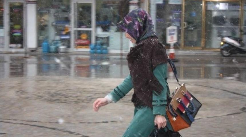 Soğuk Hava Yerini Kar Yağışına Bıraktı