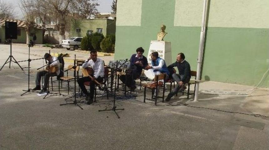 Yeşilay Haftası&rsquo;na Kısaslı Gen&ccedil;ler Sazlarıyla Damga Vurdu