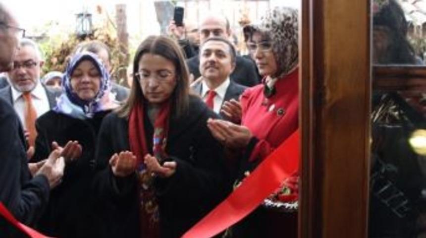 Bakan Ayşenur İslam Kadın Girişimcinin D&uuml;kkanını A&ccedil;tı