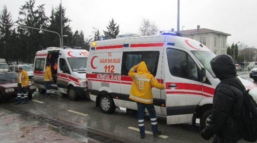 Sakarya&rsquo;da Trafik Kazası: 1 Yaralı