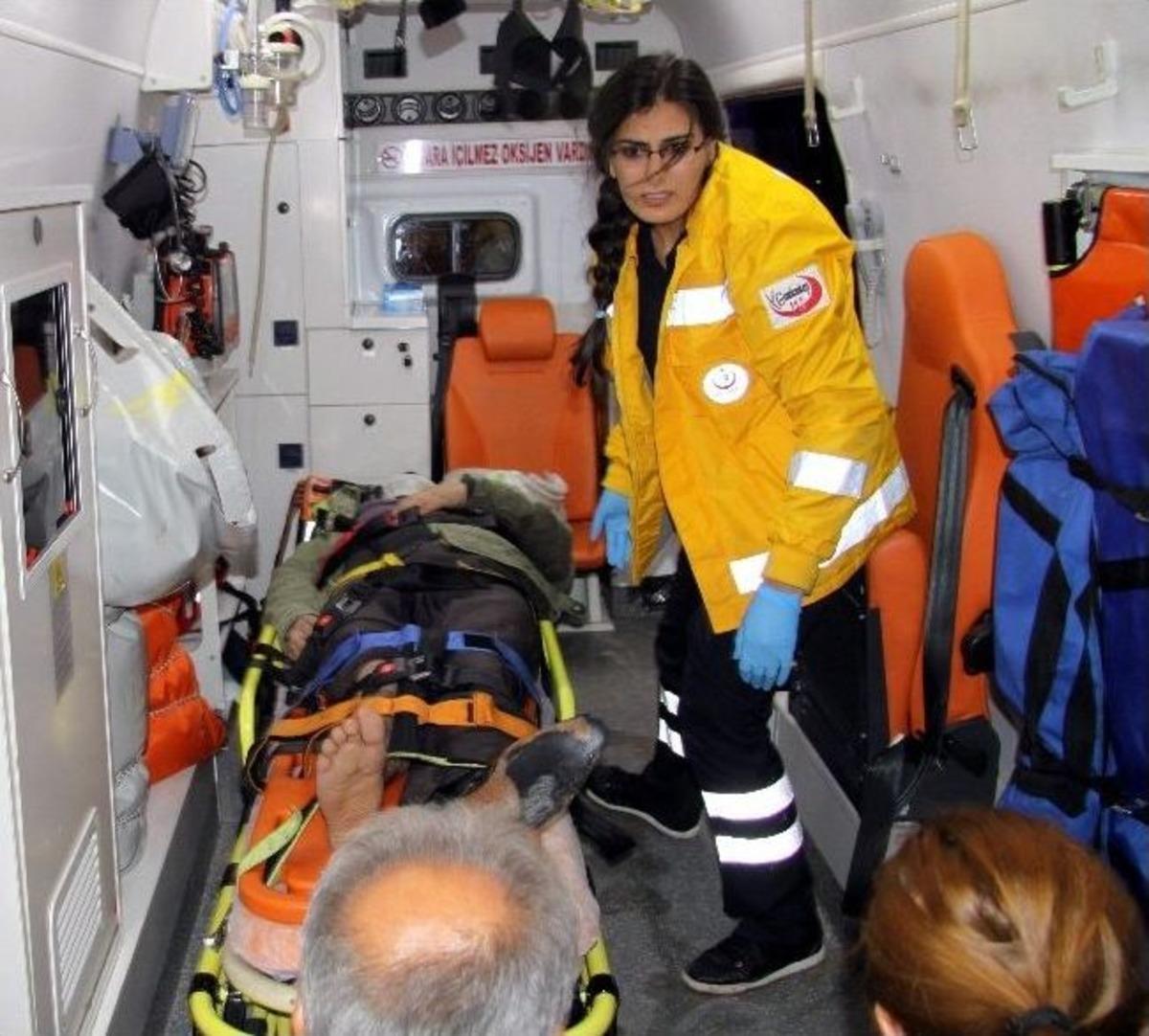 İş&ccedil;i Servisi İle Halk Otob&uuml;s&uuml; &Ccedil;arpıştı: 20 Yaralı