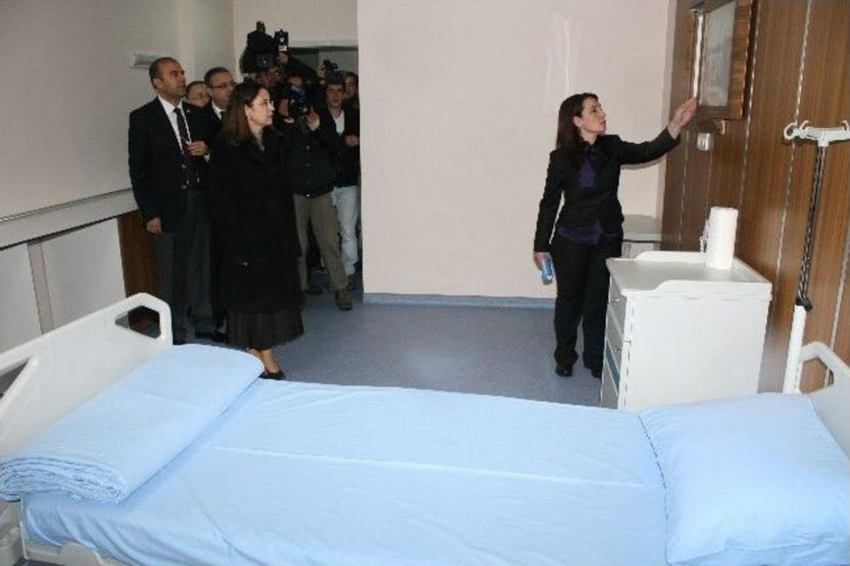 Bakan İslam D&uuml;zce&rsquo;de Hastane A&ccedil;tı