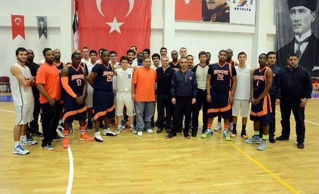 Abd Askerleri, Muratpaşa Belediyespor Basketbol Takımıyla Dostluk Ma&ccedil;ı Yaptı 1