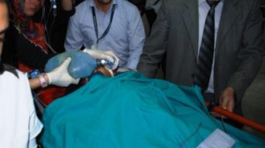 Kamyonetin &Ccedil;arptığı &Ouml;ğrenci Ağır Yaralandı