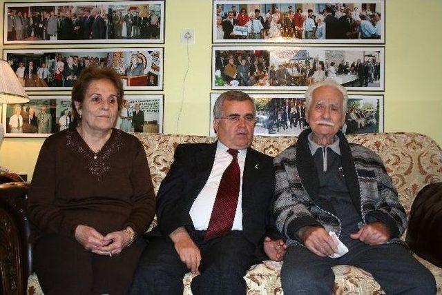 50 Yıl Siyasetçileri Fotoğraflayan Özer Üttü Hayatını Kaybetti