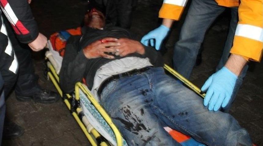 İki Arkadaş Arasındaki Kavgada Ayırmaya &Ccedil;alışan Da Darp Edildi