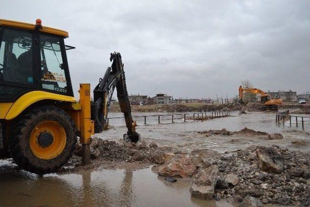 Elbistan’da Söğütlü Çayı Taştı Mahalleyi Su Bastı