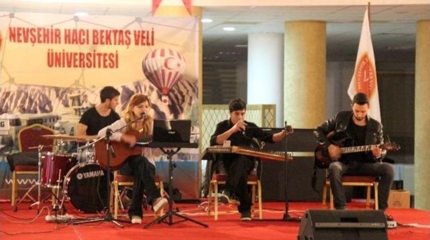 M&uuml;zik Kul&uuml;b&uuml; &Ouml;ğrencilerinden Konser