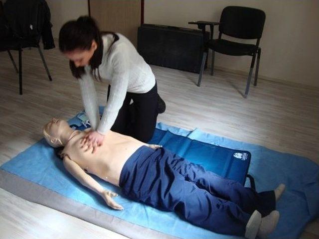 Temel İlk Yardım Uygulamaları Eğitimi D&uuml;zenlendi 1