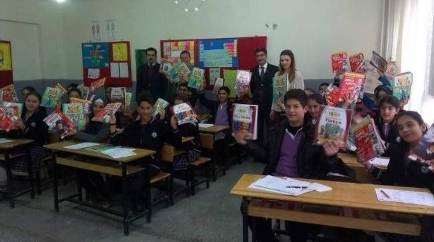 Adilcevaz Kaymakamından &Ouml;ğrencilere Kitap S&uuml;rprizi