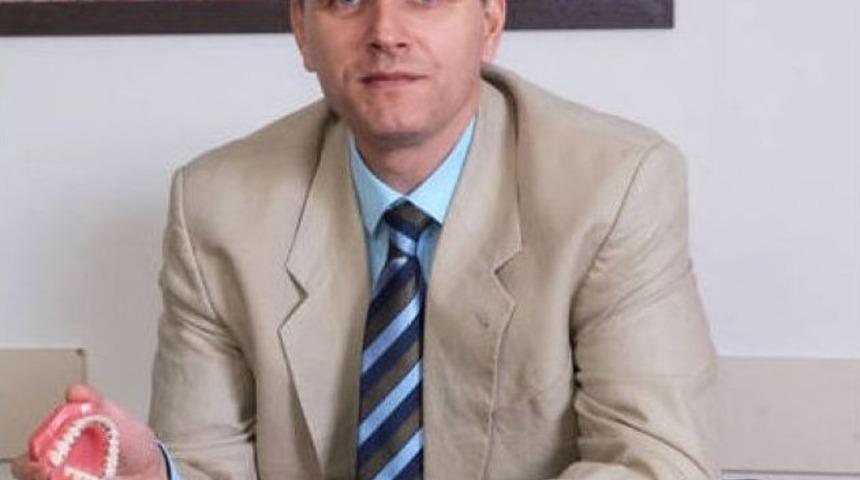 Lingual Ortodontiyle Diş Telleriniz G&uuml;l&uuml;ş&uuml;n&uuml;z&uuml; Bozmasın