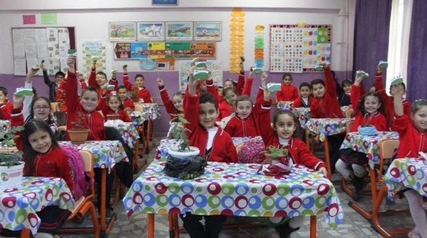 Tema &Ccedil;orlu G&ouml;n&uuml;ll&uuml;leri Ağa&ccedil; Sevgisini Aşılıyor