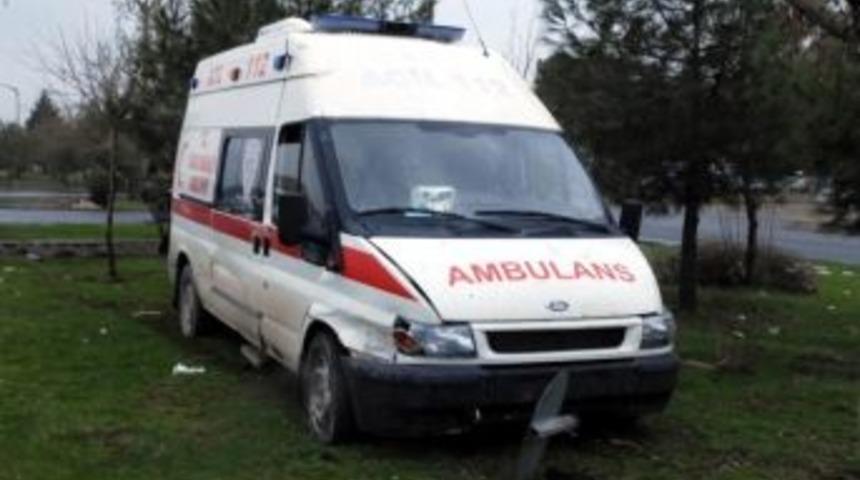 Hasta Taşıyan Ambulans Kaza Yaptı