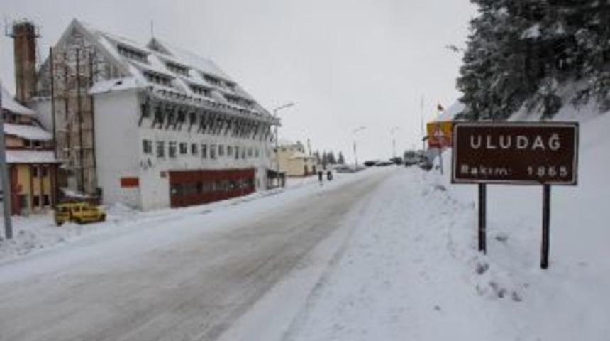 Uludağ&rsquo;da Kar Kalındığı 70 Santimetre