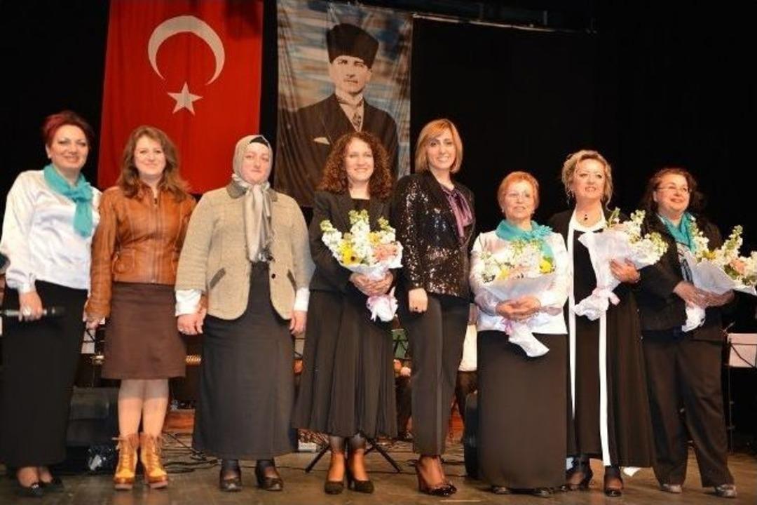 Kadınlar Korosu&rsquo;ndan Muhteşem 8 Mart Konseri