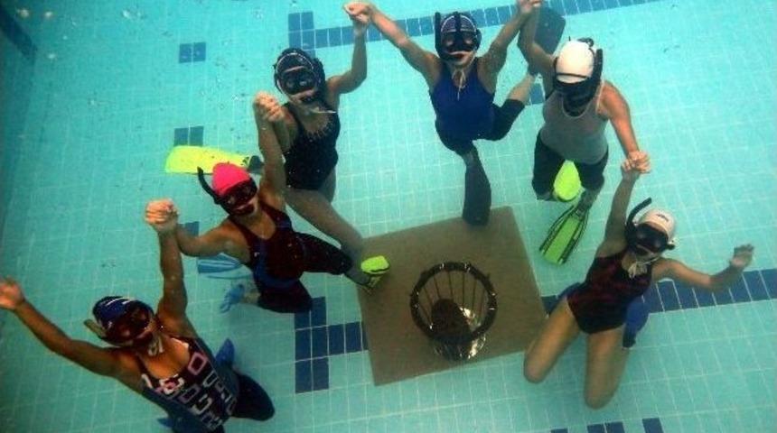 İzmirli Kızlar Rakip Tanımıyor