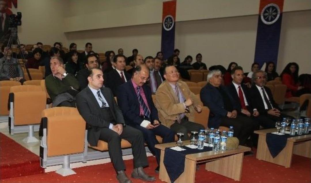 Ar&uuml;&rsquo;de &ldquo;dilbilim Ve T&uuml;rkoloji İlişkileri&rdquo; Ele Alındı