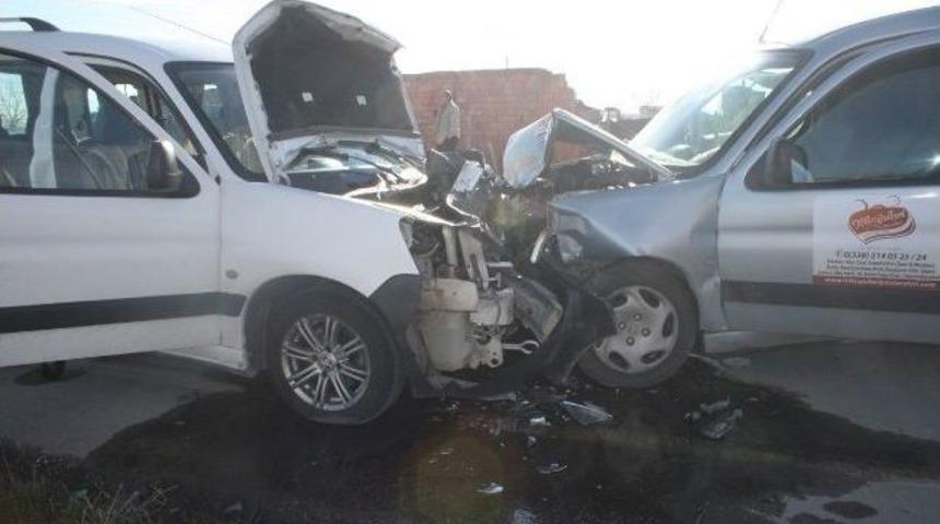 Karaman'da Trafik Kazası: 4 Yaralı