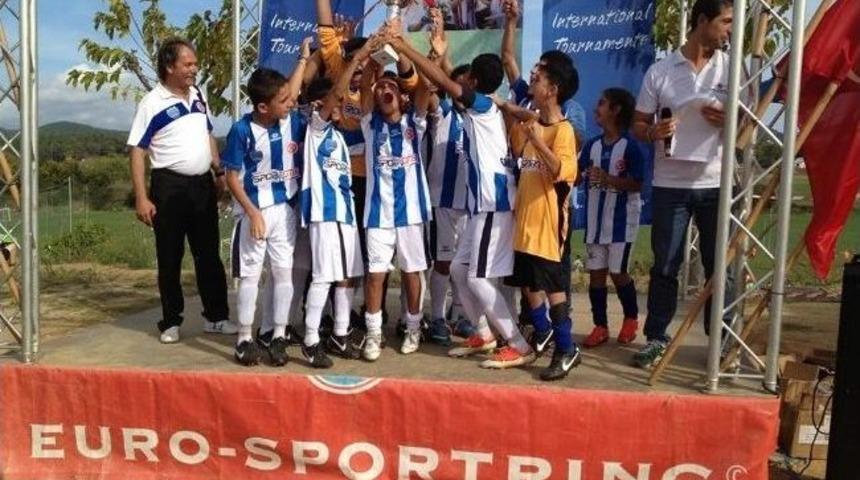 Urfalı Miniklere Başbakan Morali