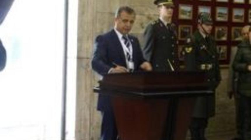 Uluslararası &Uuml;niversiteler Konseyi Başkanı Azizoğlu Ve 29 &Uuml;lkeden 102 Rekt&ouml;r Atat&uuml;rk&rsquo;&uuml;n Huzuruna &Ccedil;ıktı