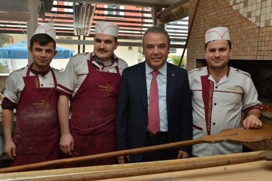 Başkan B&ouml;cek Esnafı Ziyaret Etti