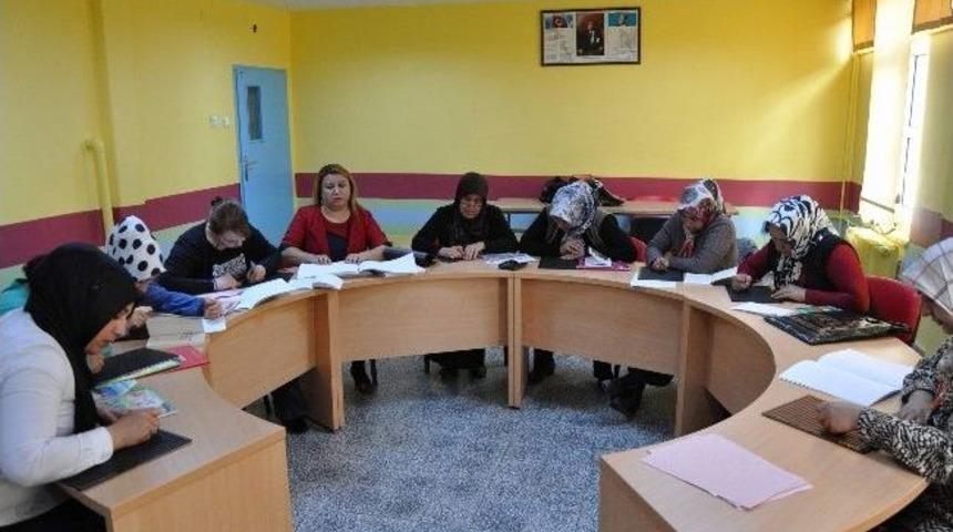 (&ouml;zel Haber) G&ouml;rme Engelli &Ccedil;ocukları İ&ccedil;in Kabartma Yazı &Ouml;ğreniyorlar