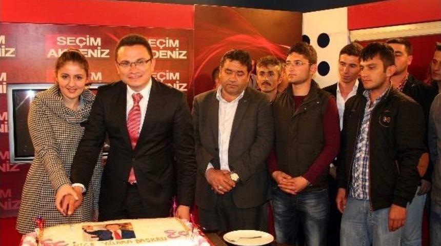 Mhp Aksu Adayı &Ouml;zen'e S&uuml;rpriz Doğum G&uuml;n&uuml;