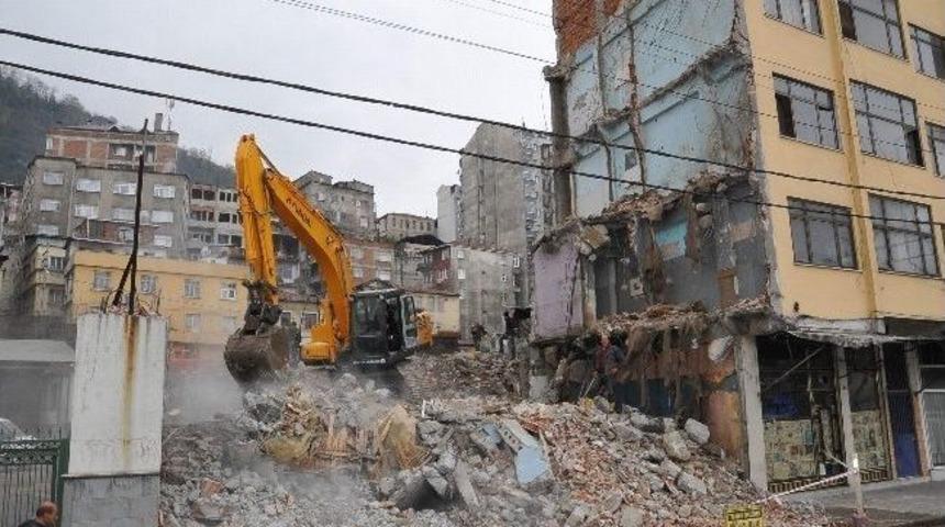 &Ccedil;&ouml;mlek&ccedil;i&rsquo;de Yıkımlar S&uuml;r&uuml;yor