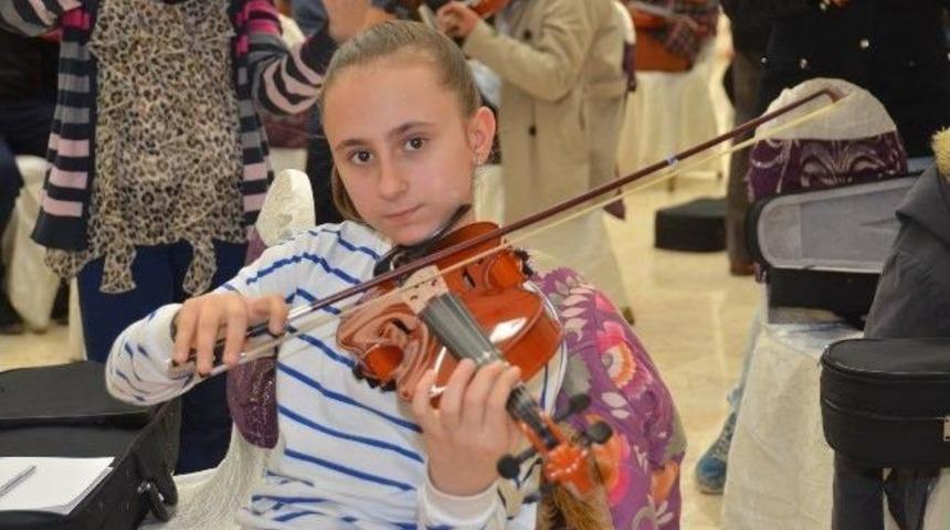 Bilecik Belediyesi M&uuml;zik Kurslarına Yoğun İlgi