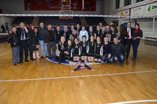 Voleybol Yerel Ligi Şampiyonları Belli Oldu