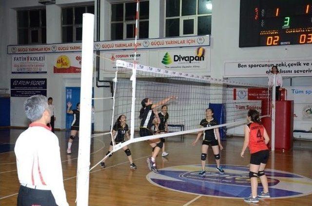 Voleybol Yerel Ligi Şampiyonları Belli Oldu