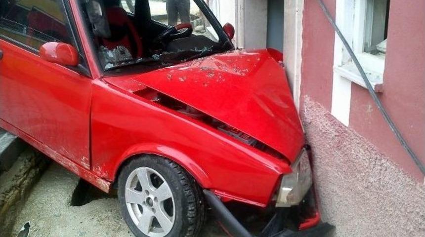 G&uuml;r&uuml;n&rsquo;de Trafik Kazası: 1 Yaralı