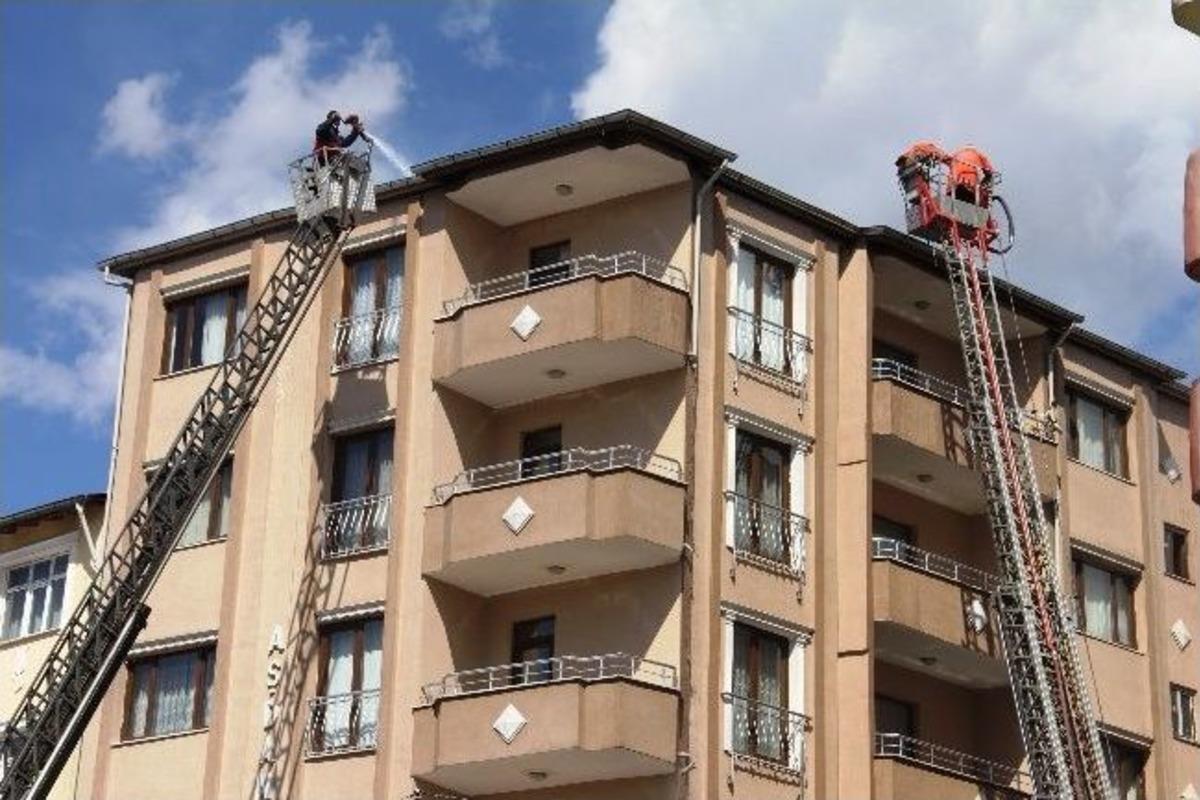 Iğdır'da &Ccedil;atı Yangını Paniğe Neden Oldu