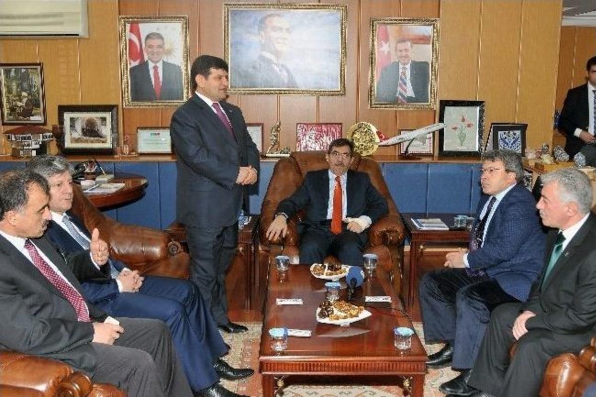 &Ccedil;evre Ve Şehircilik Bakanı İdris G&uuml;ll&uuml;ce G&uuml;m&uuml;şhane&rsquo;de