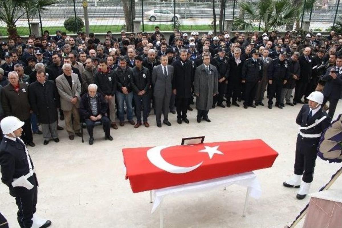Polislerden Meslektaşlarına H&uuml;z&uuml;nl&uuml; Veda