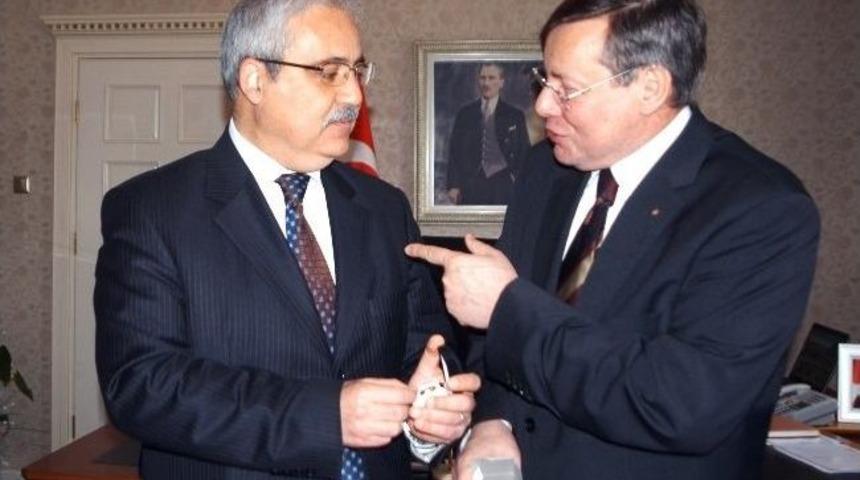 Macar B&uuml;y&uuml;kel&ccedil;i: Ge&ccedil;mişimiz Ortak