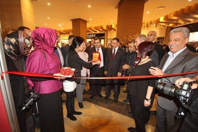 Şanlıurfa Piazza'da “kadın” Temalı Fotoğraf Sergisi