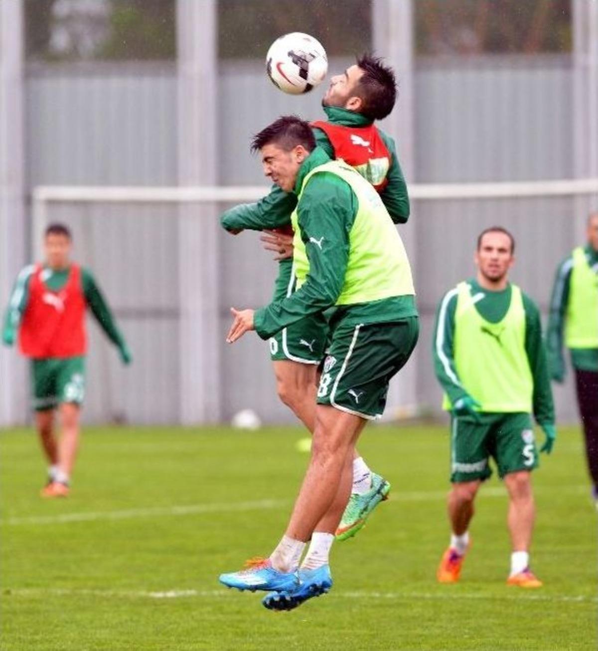 Bursaspor Yağmur Altında &Ccedil;alıştı