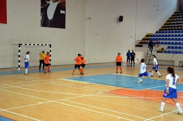 Ünilig Futsal Maçları Tüm Hızıyla Devam Ediyor