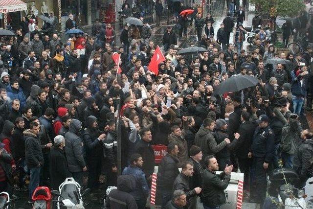 Düzce'de Hdp Bayrakları İndirildi