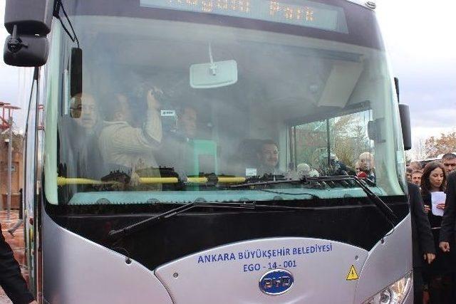 Başkan Gökçek, Türkiye'nin İlk Elektrikli Otobüsünü Tanıttı