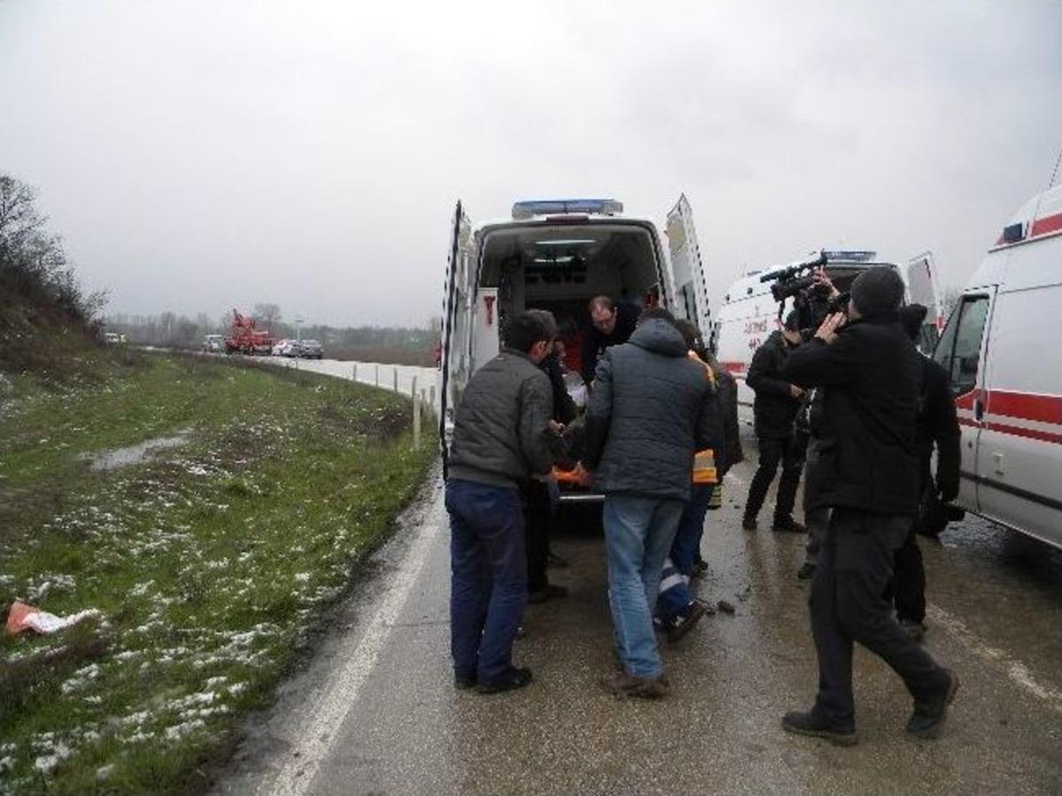 Tekirdağ'da Feci Kaza: 2 &Ouml;l&uuml;, 13 Yaralı