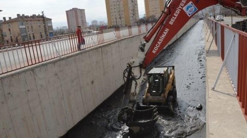 Kocasinan Taşkın Kanallarını Temizledi