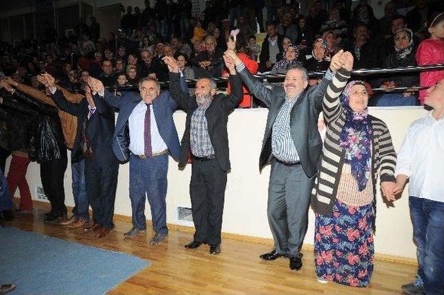 Hendek Spor Salonu’nda Karadenizliler Gecesi Düzenlendi