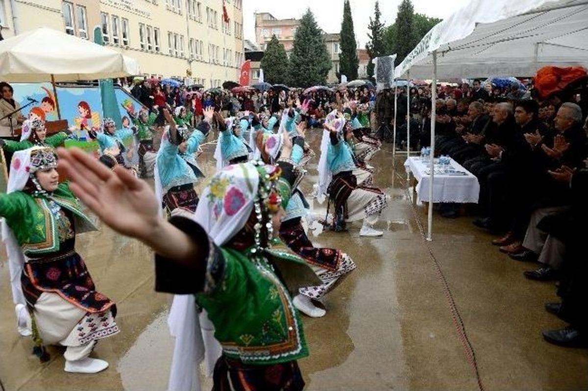 Osmangazi Belediyesi&rsquo;nin, Eğitime Destek Seferberliğini S&uuml;r&uuml;yor