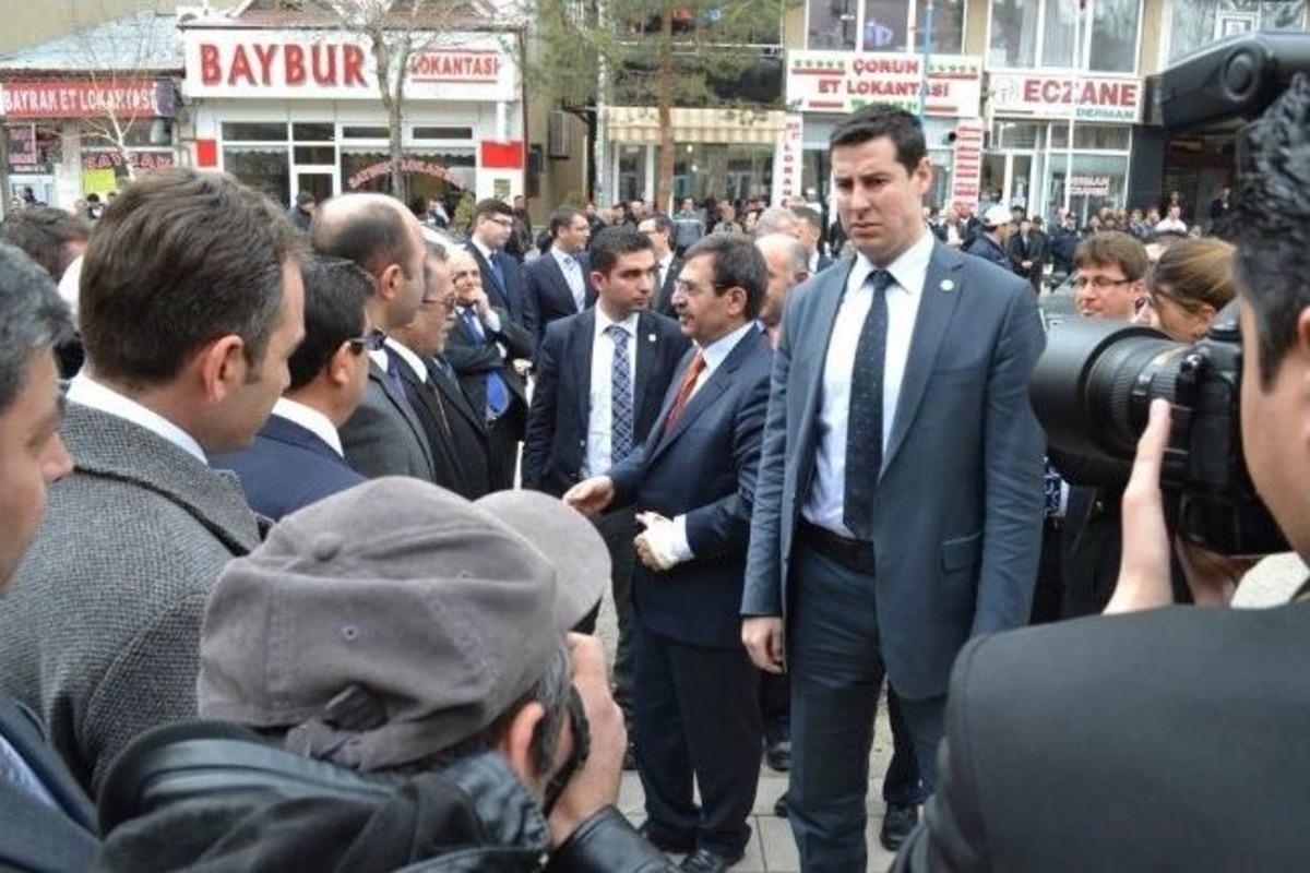 &Ccedil;evre Ve Şehircilik Bakanı İdris G&uuml;ll&uuml;ce, Bayburt&rsquo;ta